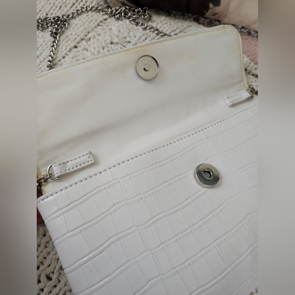 Guess Crossbody Purse - Picture 6 of 8